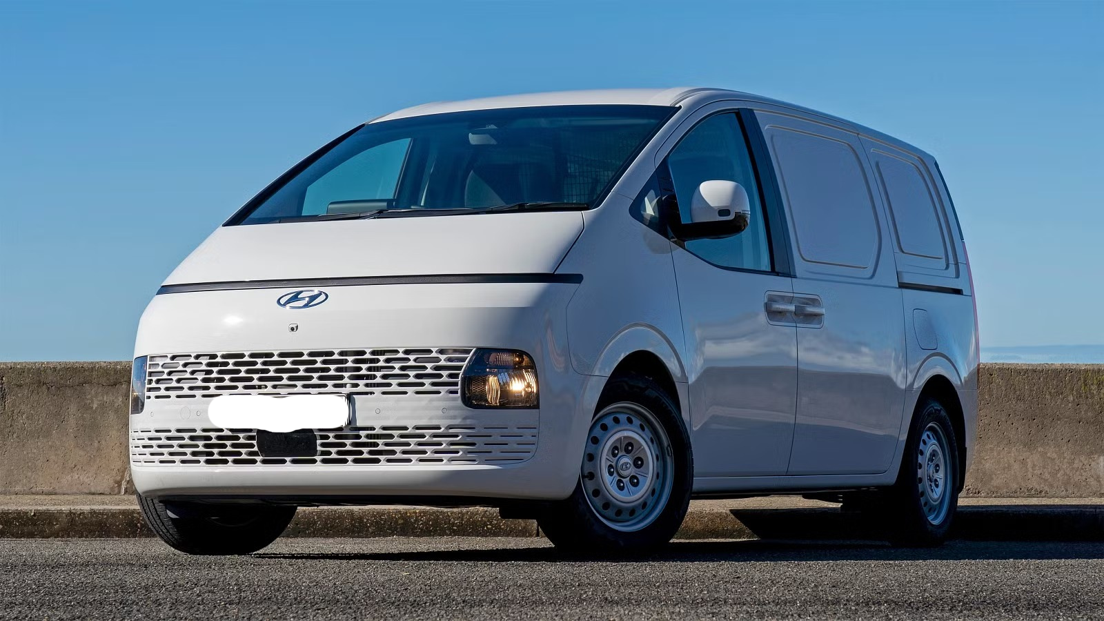 Hyundai STARIA 2023 in Tweed Heads
