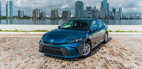 Toyota Camry Hybrid 2025