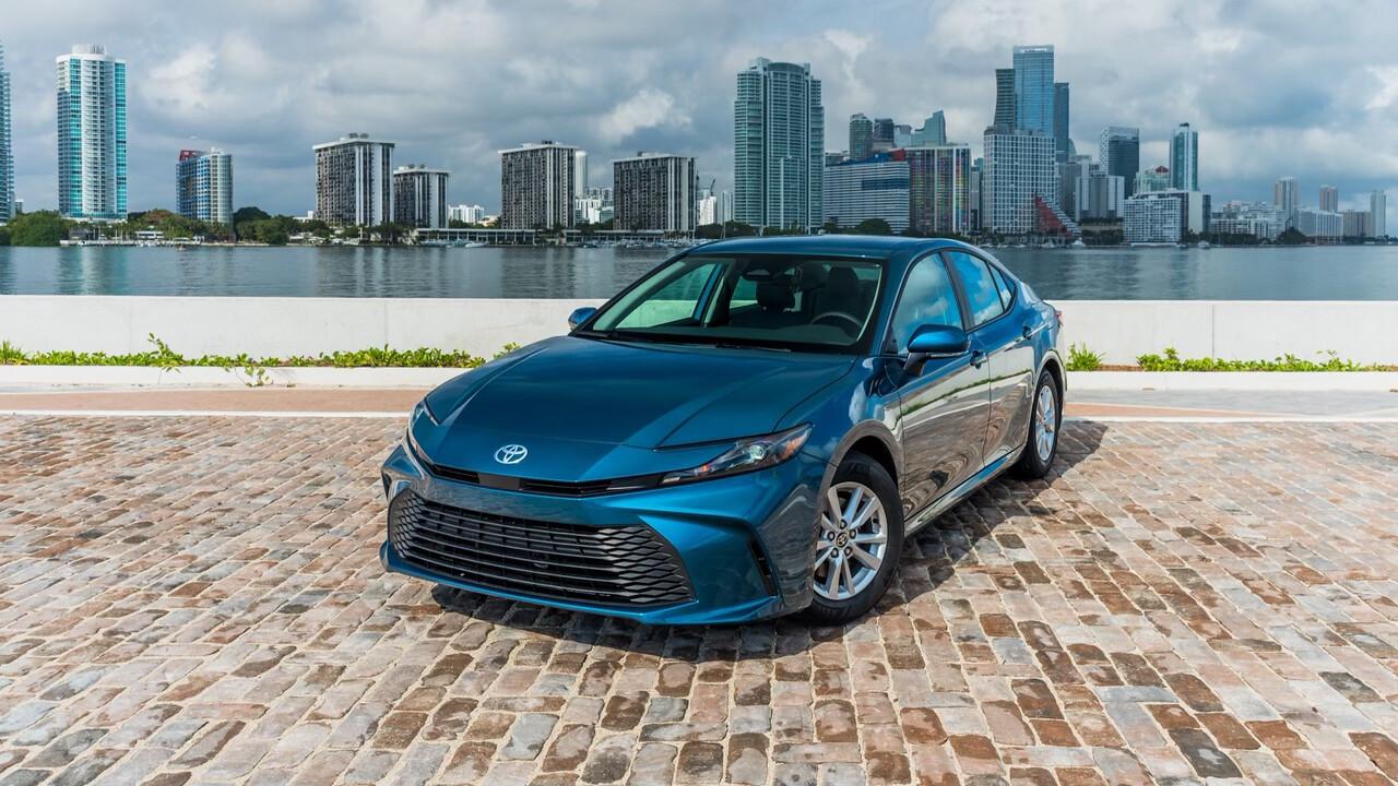 Toyota Camry Hybrid 2025 in 
