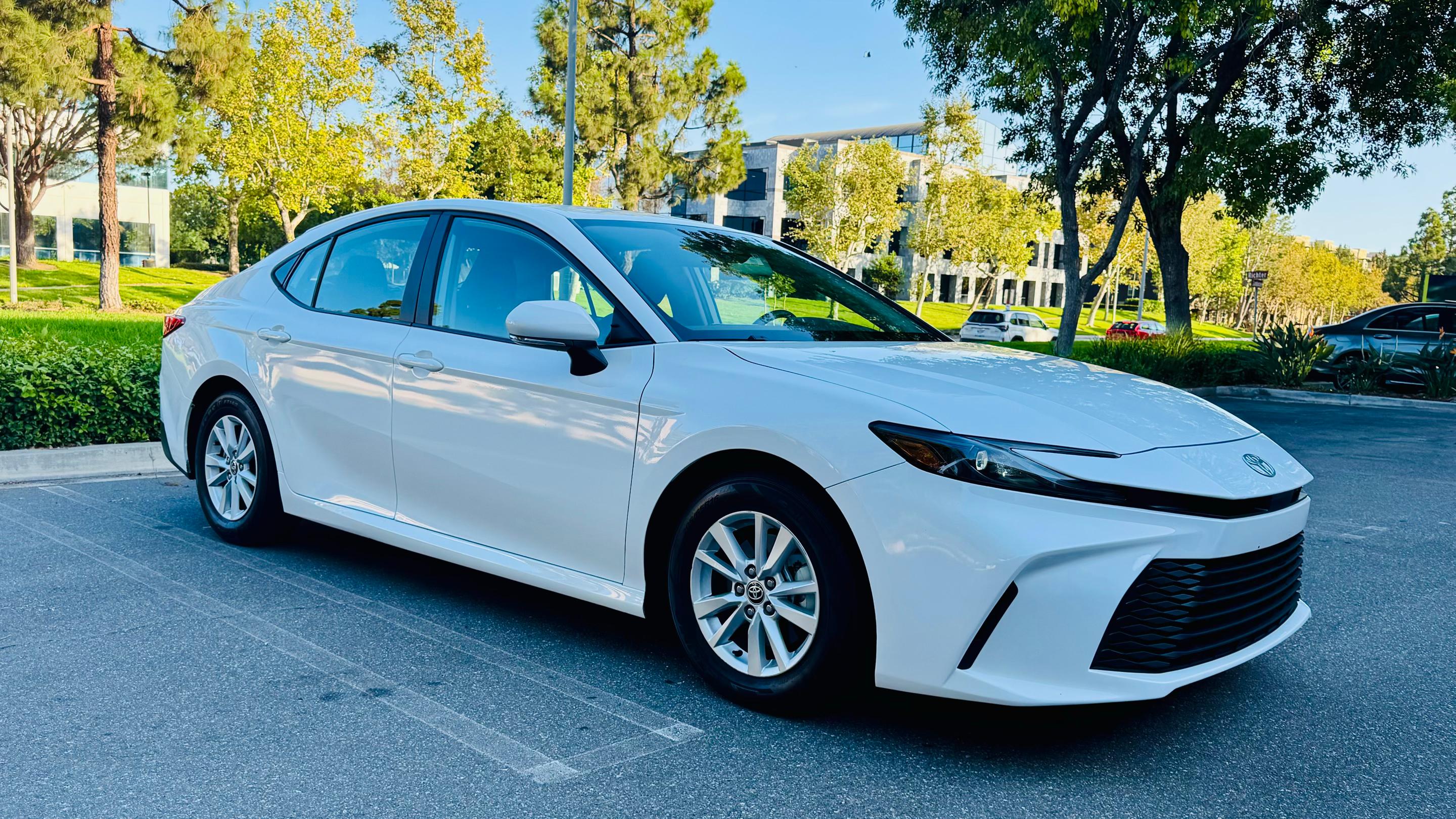 Toyota Camry Hybrid 2025 in Santa Ana, CA