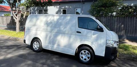 Toyota HIACE 2016