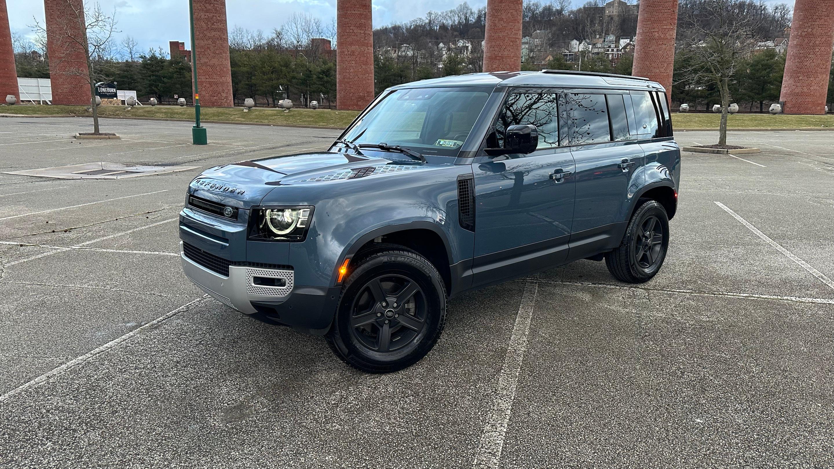 Land Rover Defender 2023 in 