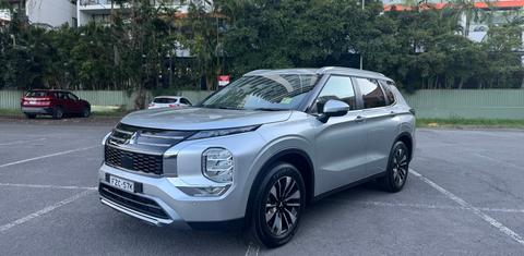 Mitsubishi OUTLANDER 2025