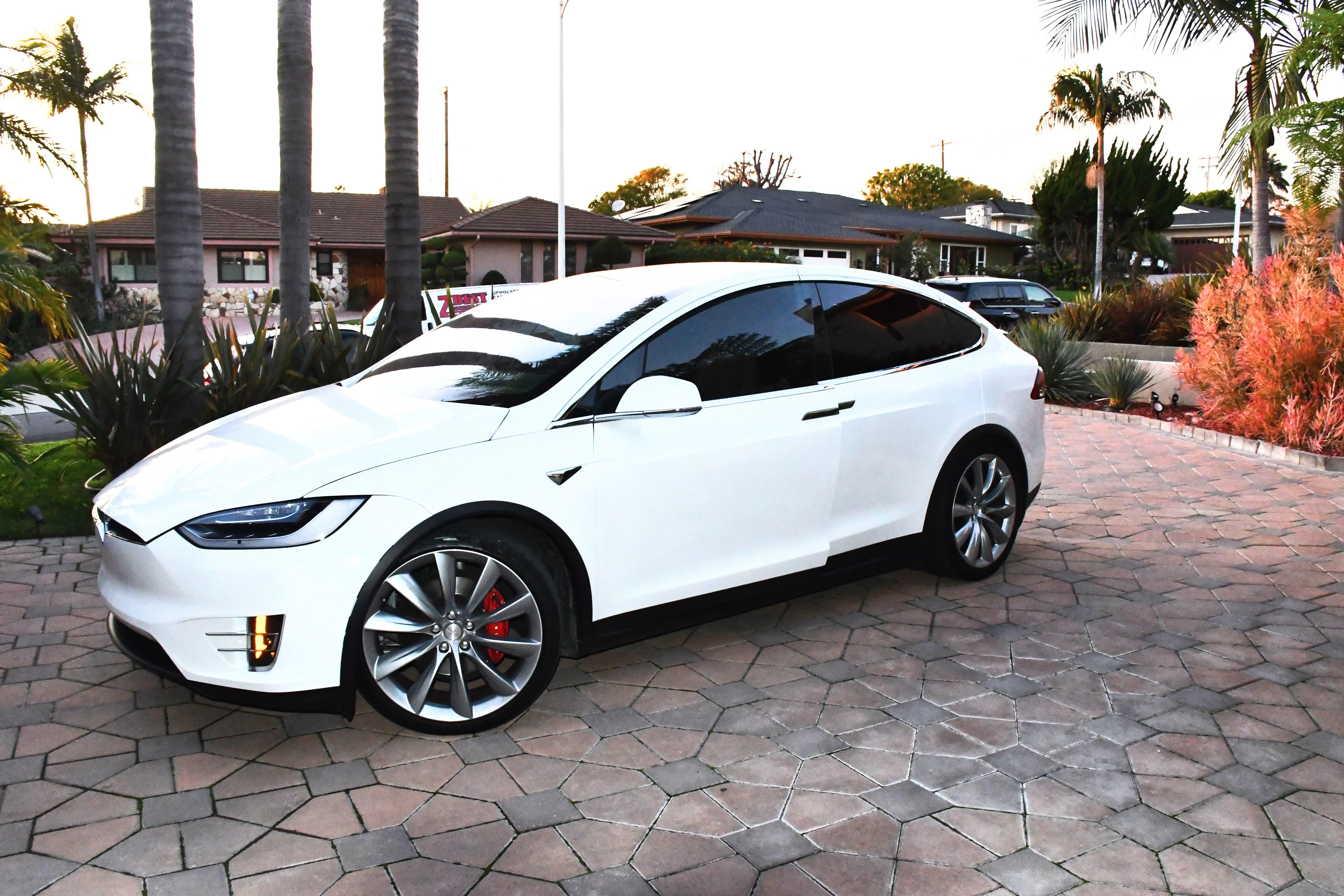 Tesla Model X 2019 in Valencia, CA