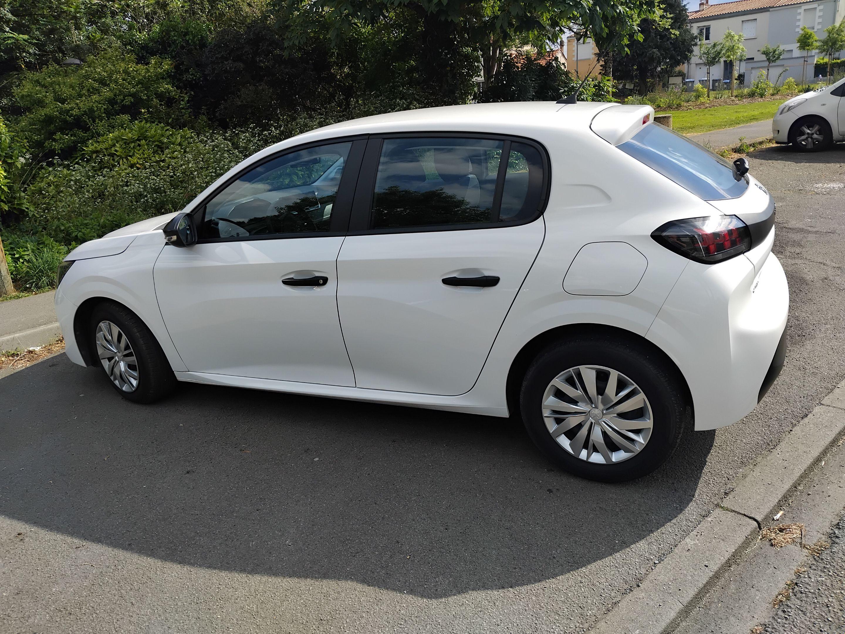 Peugeot 208 2021 in Rezé