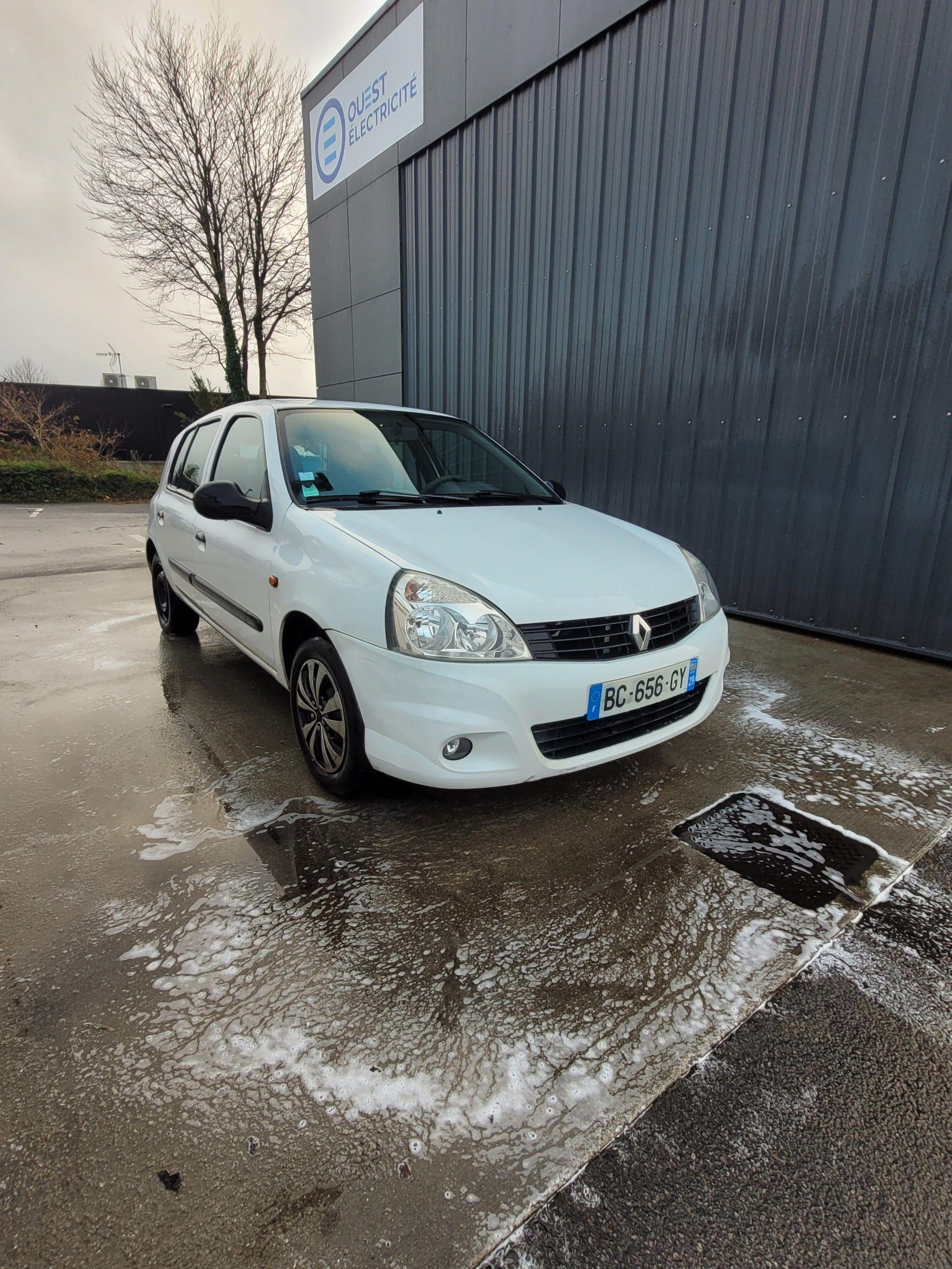 Renault CLIO CAMPUS II 2010 in Brest