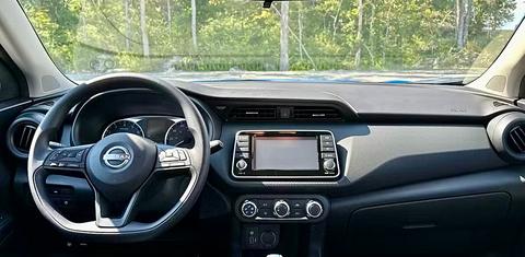 Nissan Kicks Play 2025