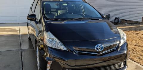 Toyota Prius v 2013