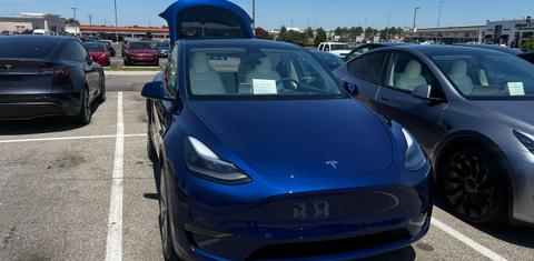 Tesla Model Y 2024