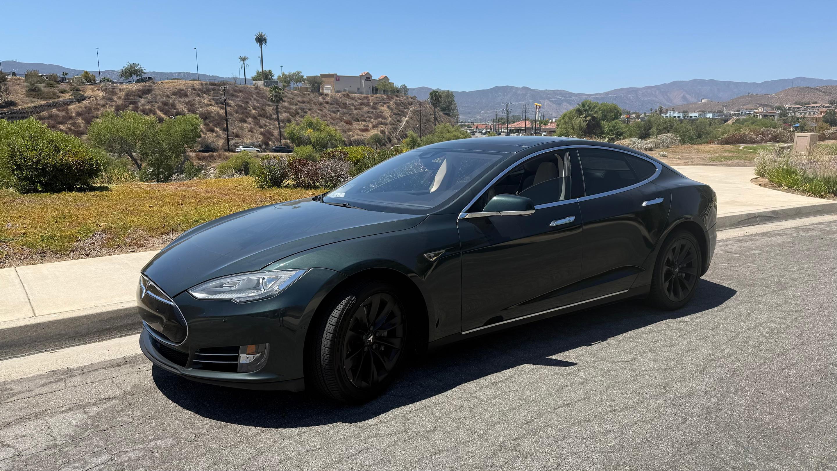 Tesla Model S 2014 in Lake Elsinore, CA