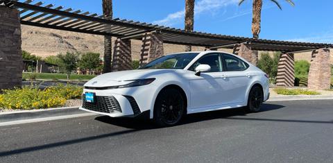 Toyota Camry Hybrid 2025