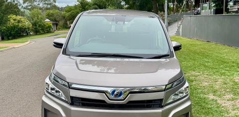 Toyota Voxy 2018