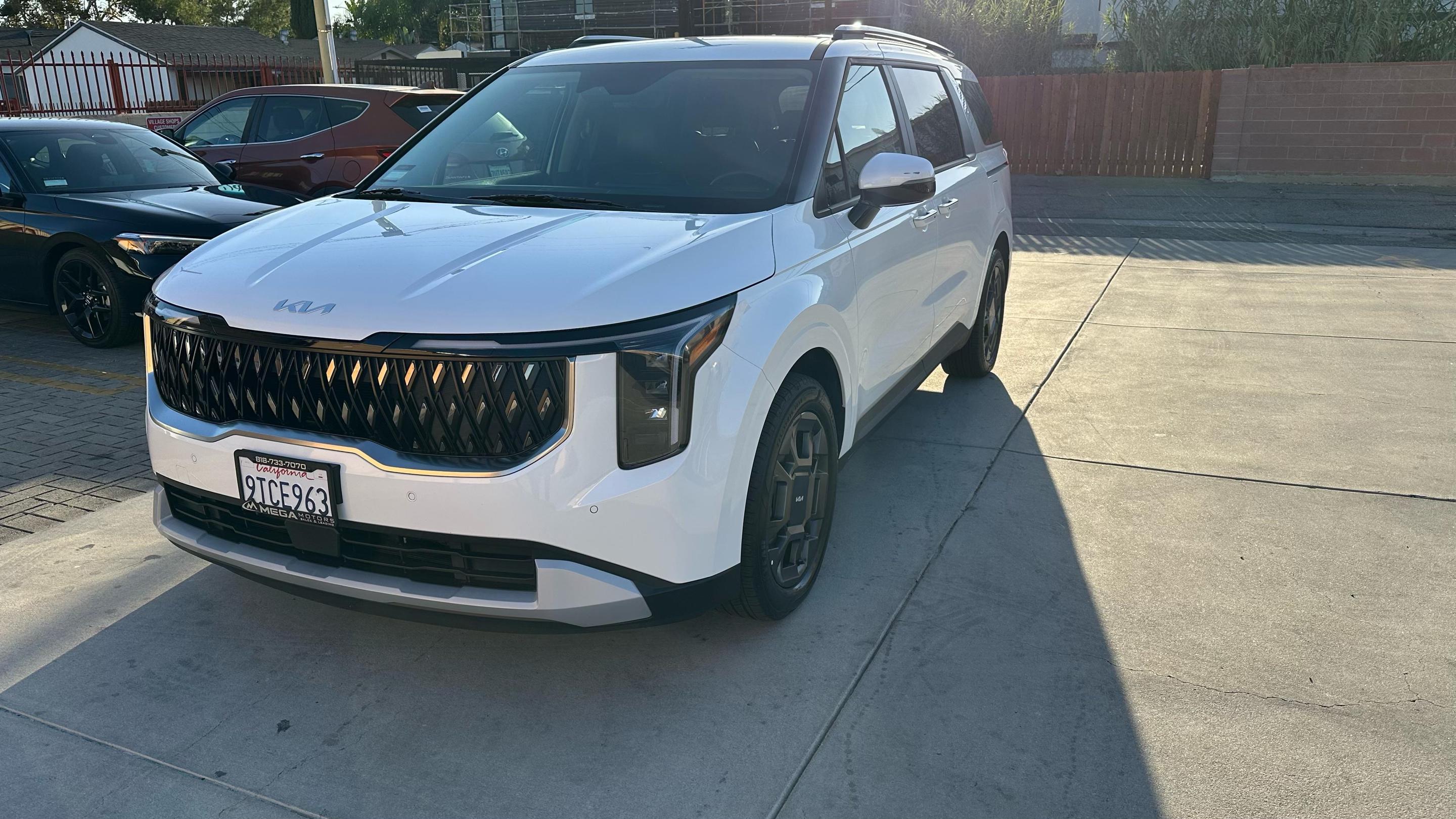 Kia Carnival Hybrid 2025 in Glendale, CA