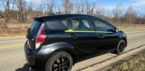 Toyota Prius c 2016
