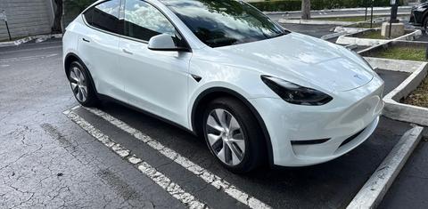 Tesla Model Y 2024
