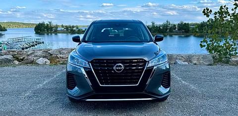 Nissan Kicks Play 2025