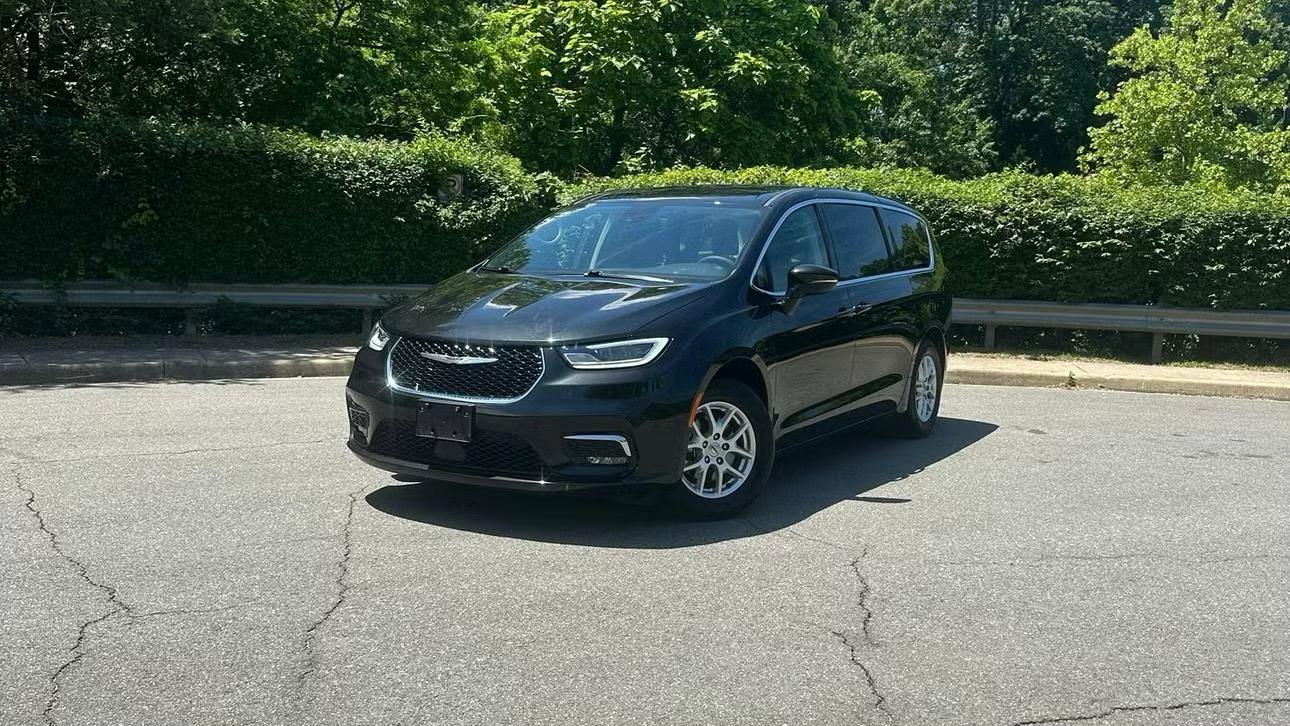 Chrysler Pacifica 2024 in Orlando, FL