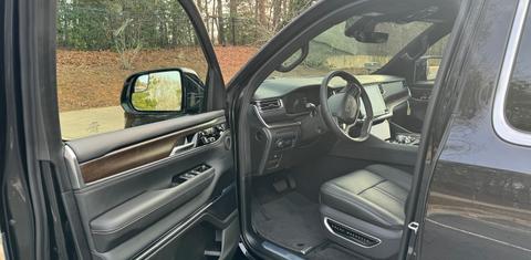 Jeep Grand Wagoneer 2023