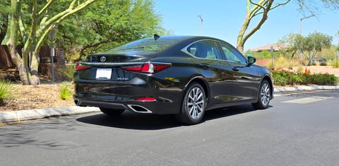 Lexus ES 2025