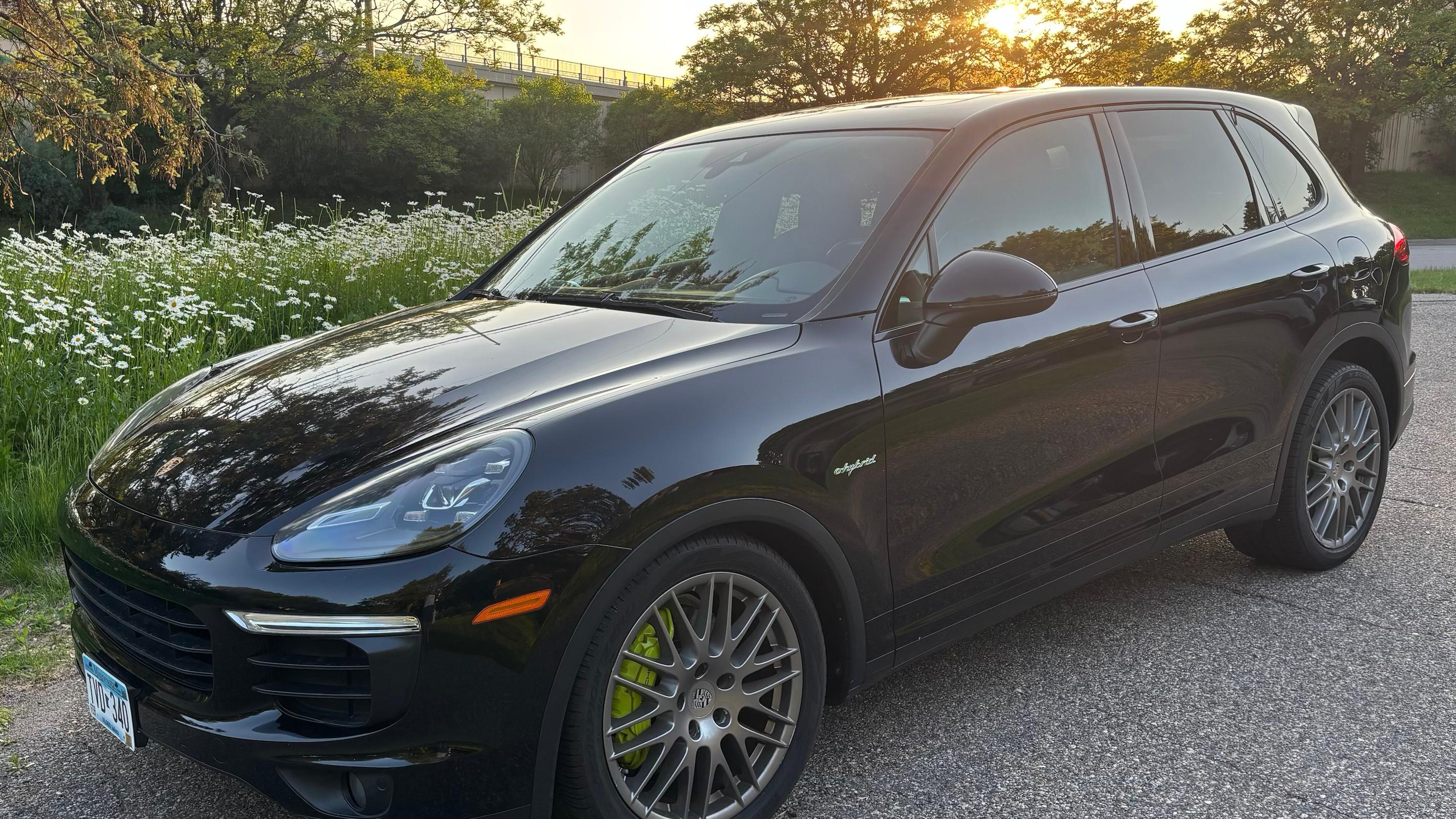 Porsche Cayenne 2016 in Edina, MN