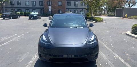Tesla Model Y 2025