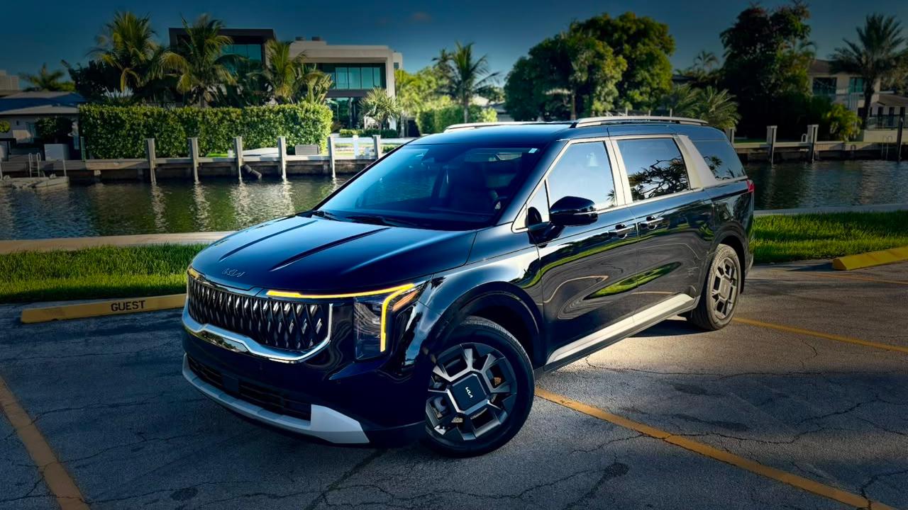 Kia Carnival Hybrid 2025 in Hallandale Beach, FL