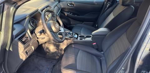 Nissan LEAF 2025