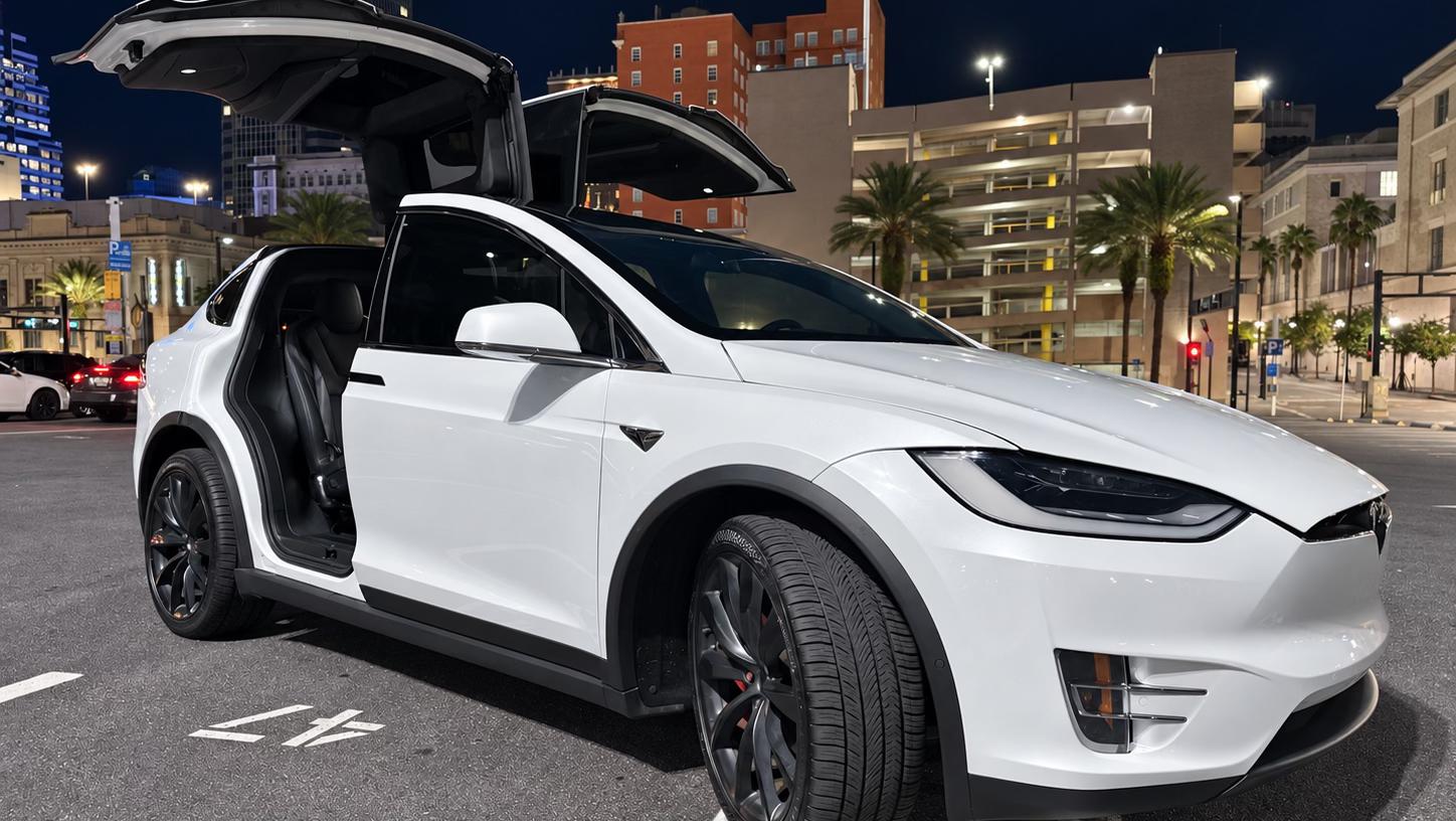 Tesla Model X 2020 in Jacksonville, FL