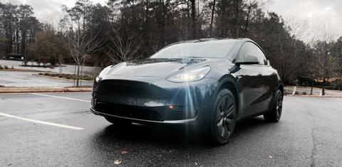 Tesla Model Y 2025