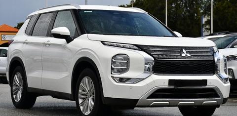 Mitsubishi OUTLANDER 2024