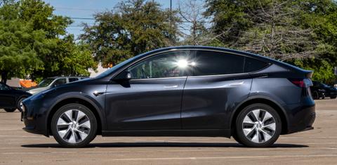 Tesla Model Y 2024