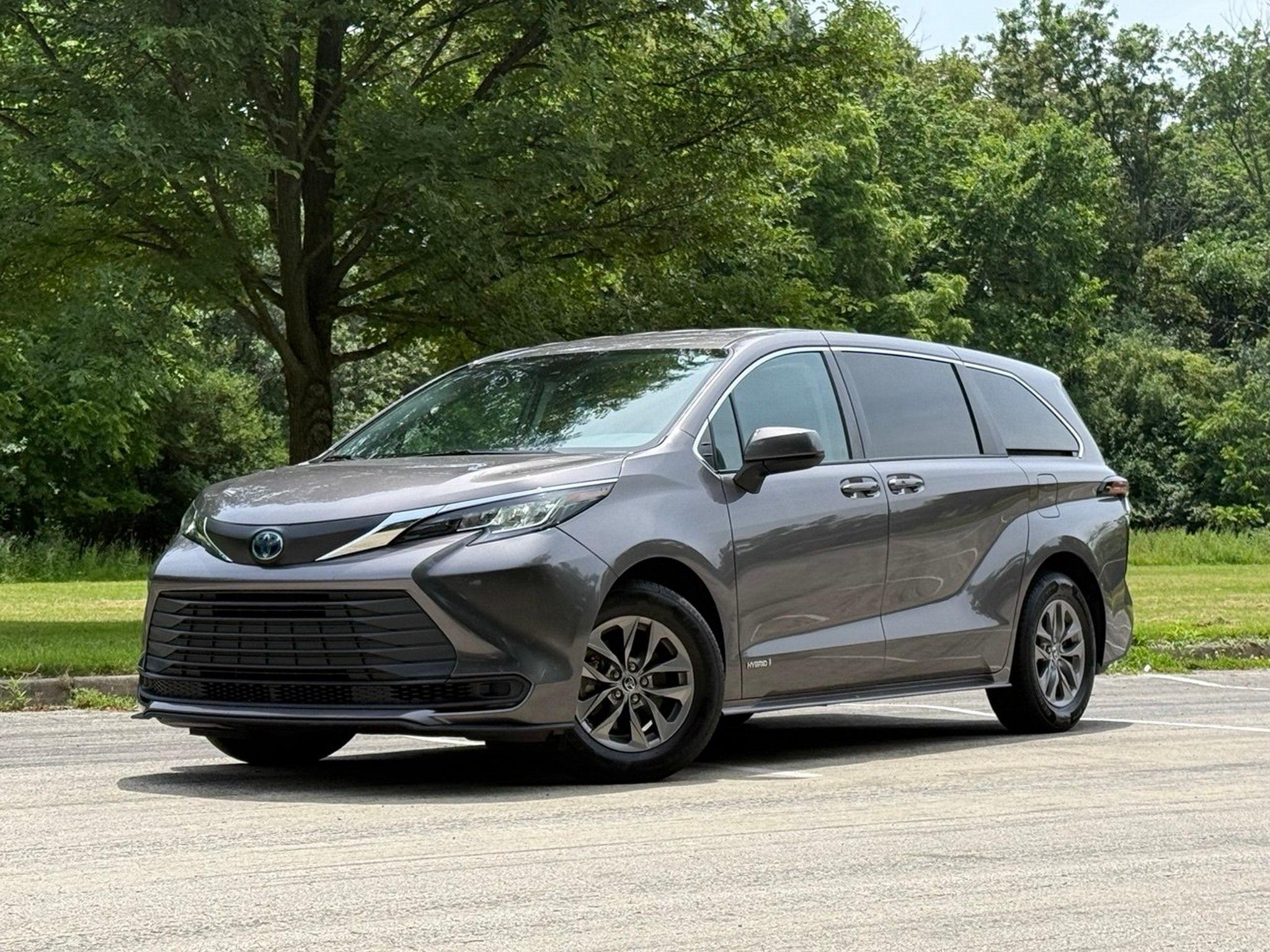 Toyota Sienna 2021 in Skokie, IL