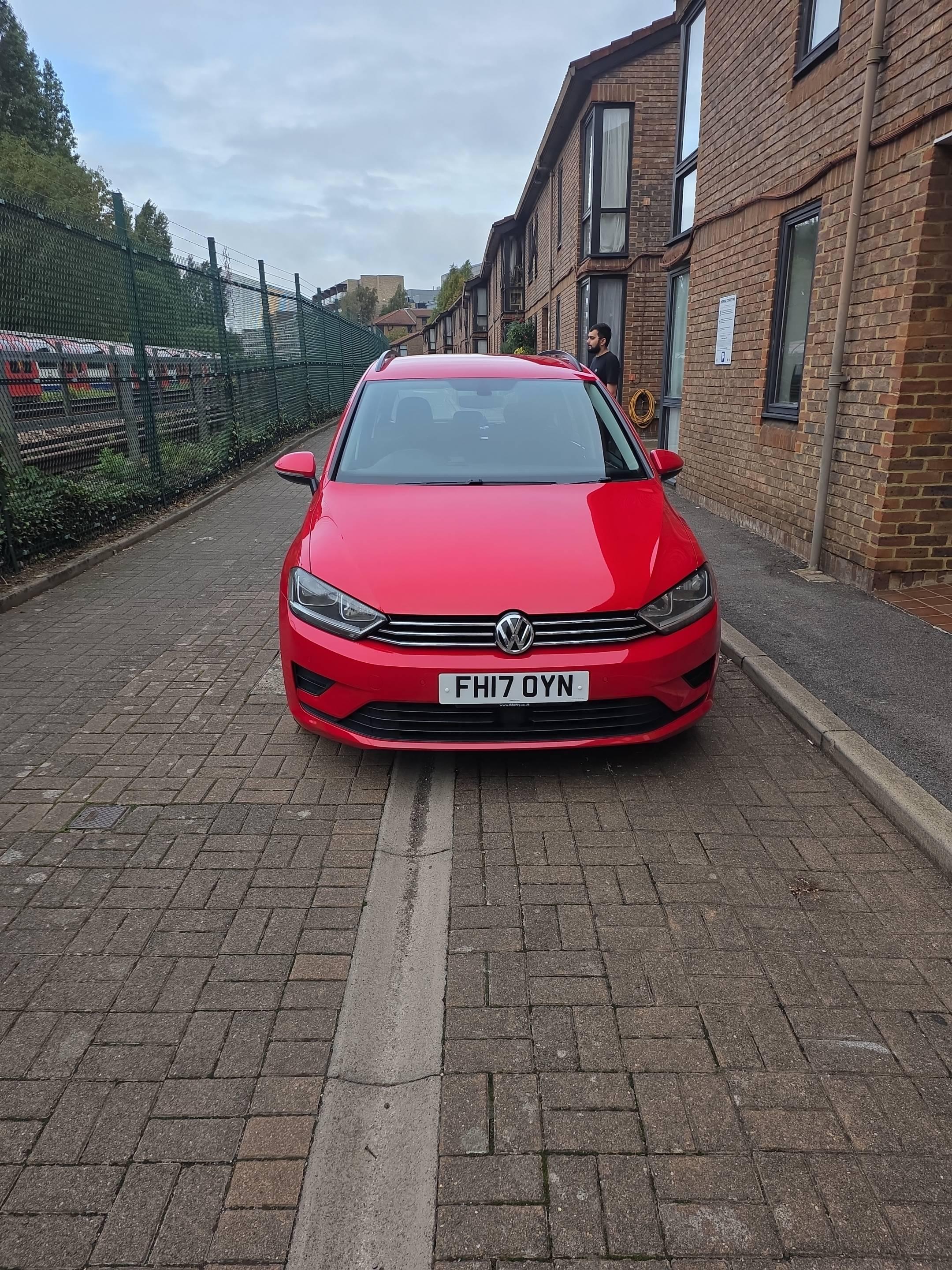 Volkswagen Golf SV 2017 in Ilford Hill