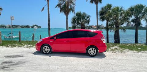 Toyota Prius v 2017