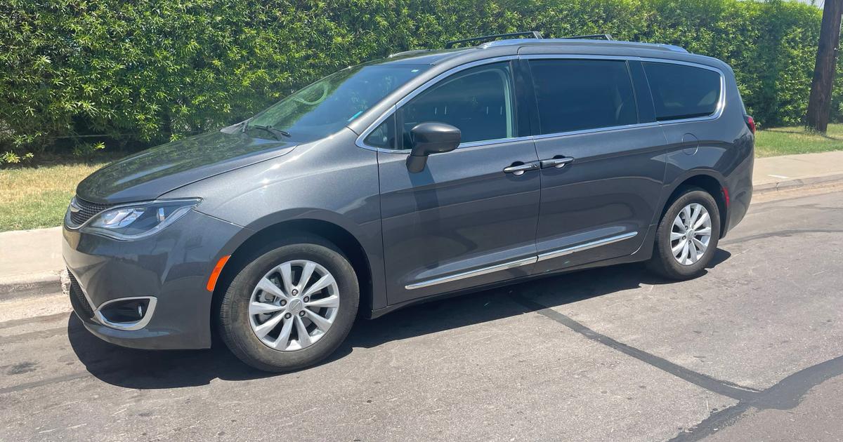 Chrysler Pacifica 2019 rental in Phoenix, AZ by Tyler M. Turo