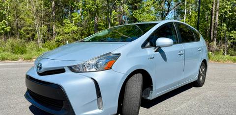 Toyota Prius v 2015