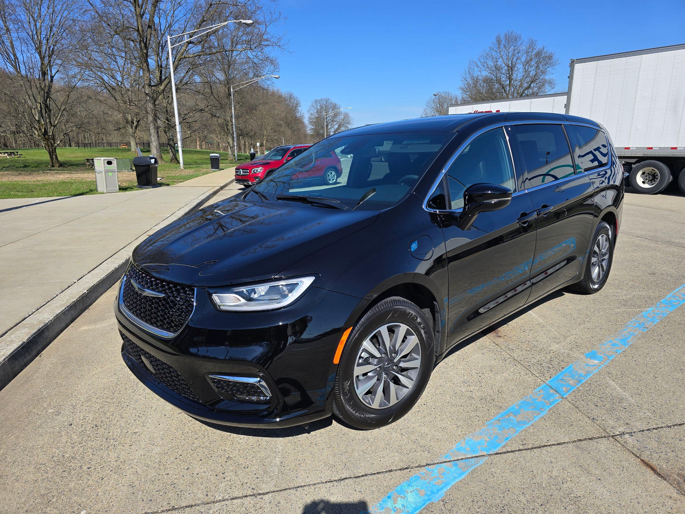Chrysler Pacifica 2025 in Wayne, NJ