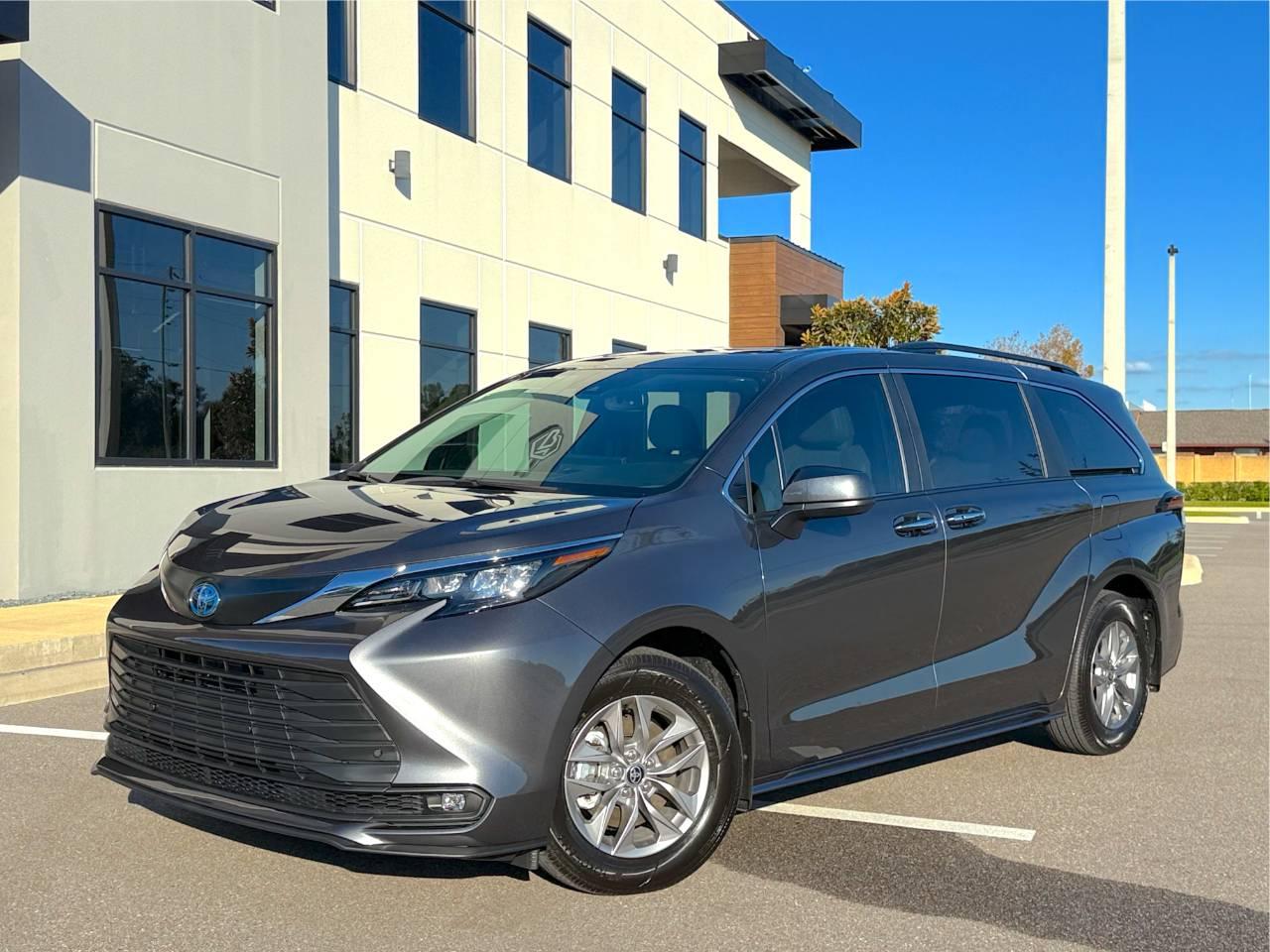 Toyota Sienna 2025 in Orlando, FL