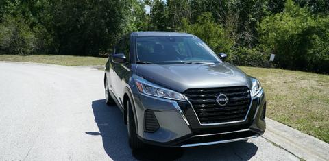 Nissan Kicks Play 2025