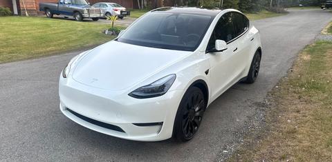 Tesla Model Y 2025