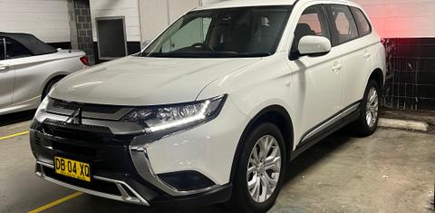 Mitsubishi OUTLANDER 2021