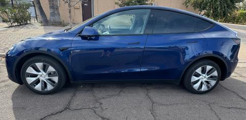 Tesla Model Y 2024