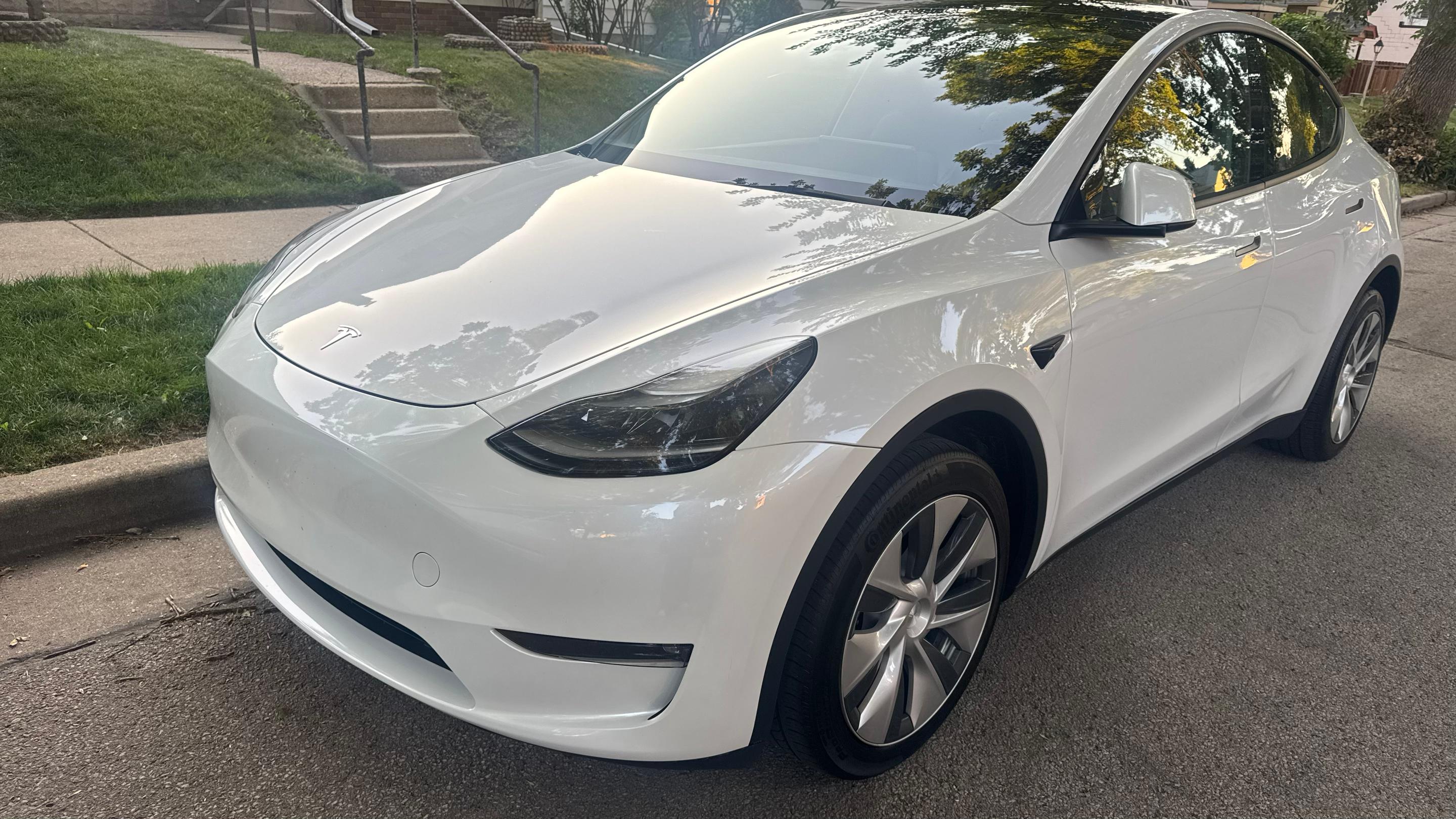 Tesla Model Y 2023 in West Allis, WI