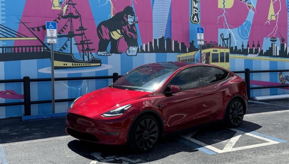 Tesla Model Y 2024 in Tampa, FL