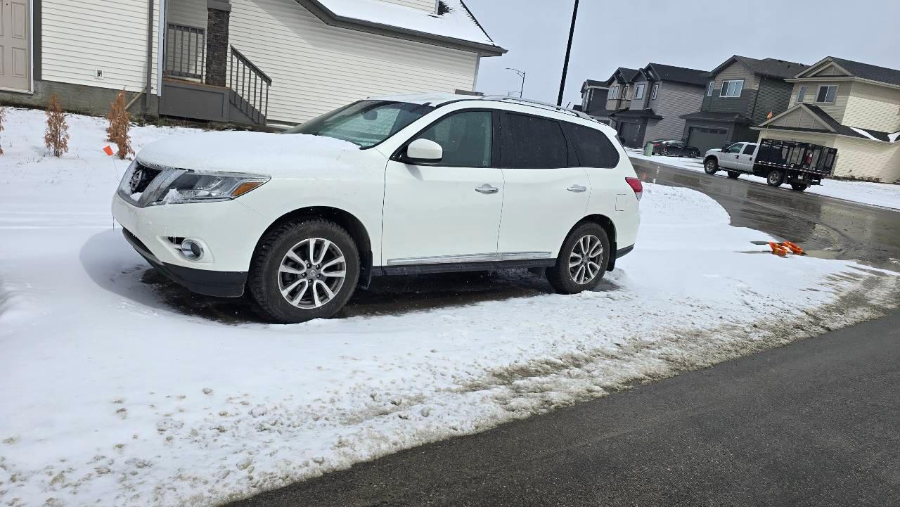 Nissan Pathfinder 2014 à Edmonton, AB