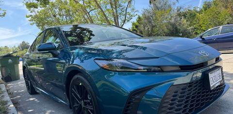 Toyota Camry Hybrid 2026