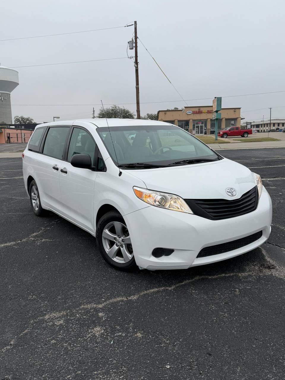 Toyota Sienna 2013 in 