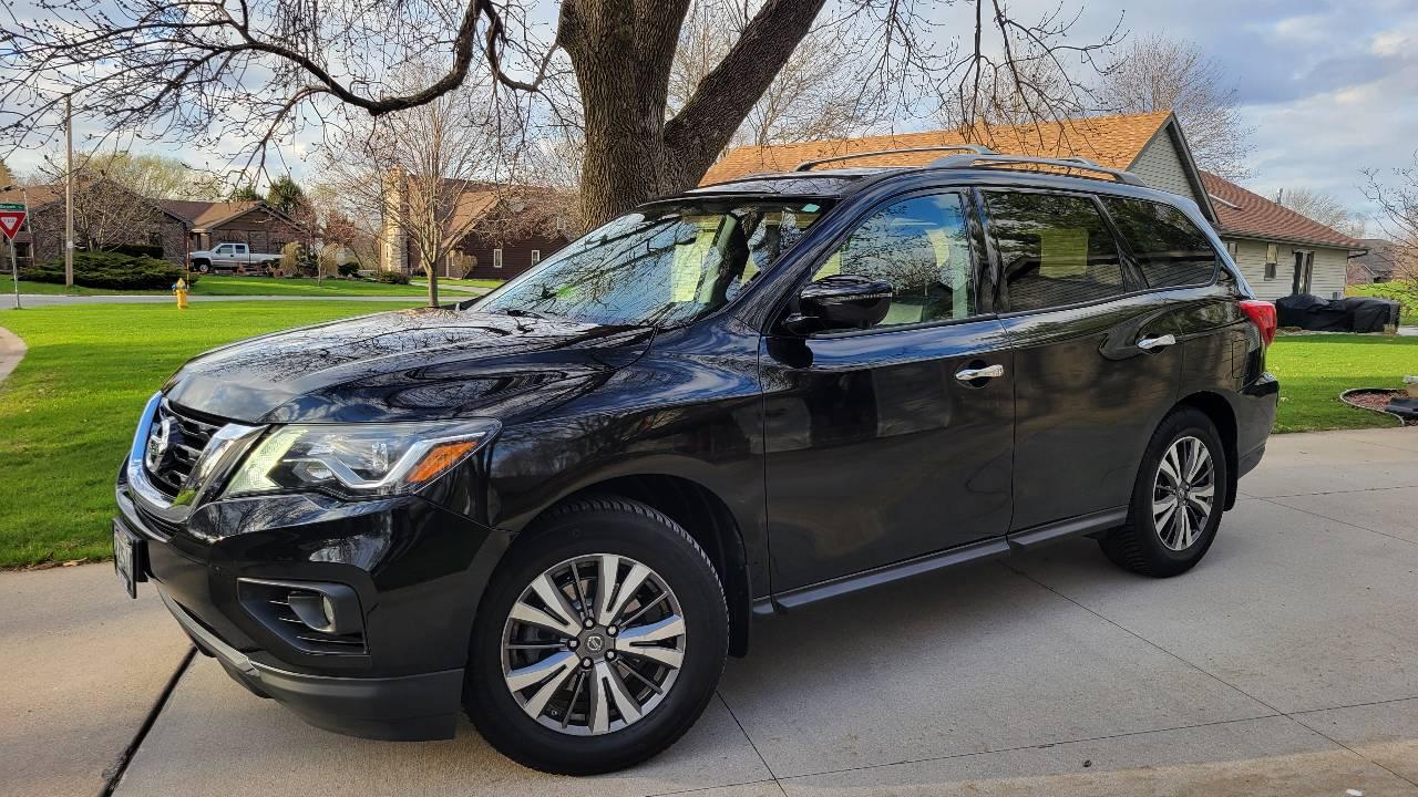 Nissan Pathfinder 2017 in Neenah, WI