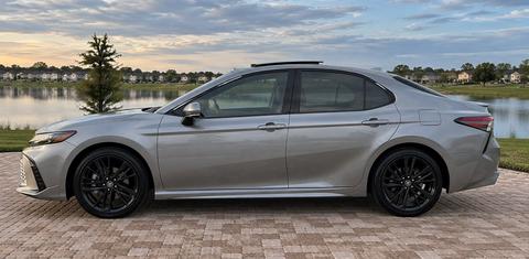 Toyota Camry Hybrid 2025