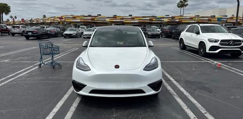 Tesla Model Y 2024